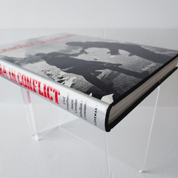 •Camera in Conflict - The Hulton Getty Picture Collection by Nick Yapp - Picture 6 of 12